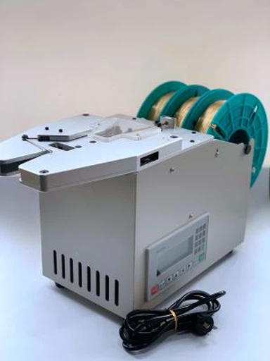 Máy xoắn cà vạt bán tự động